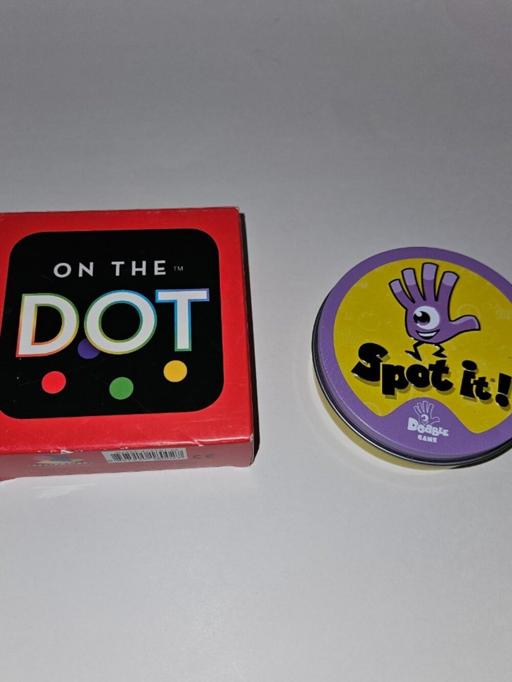 On The Dot & Spot It Tin Classic Card Game Lot Matching Brain Teaser READ